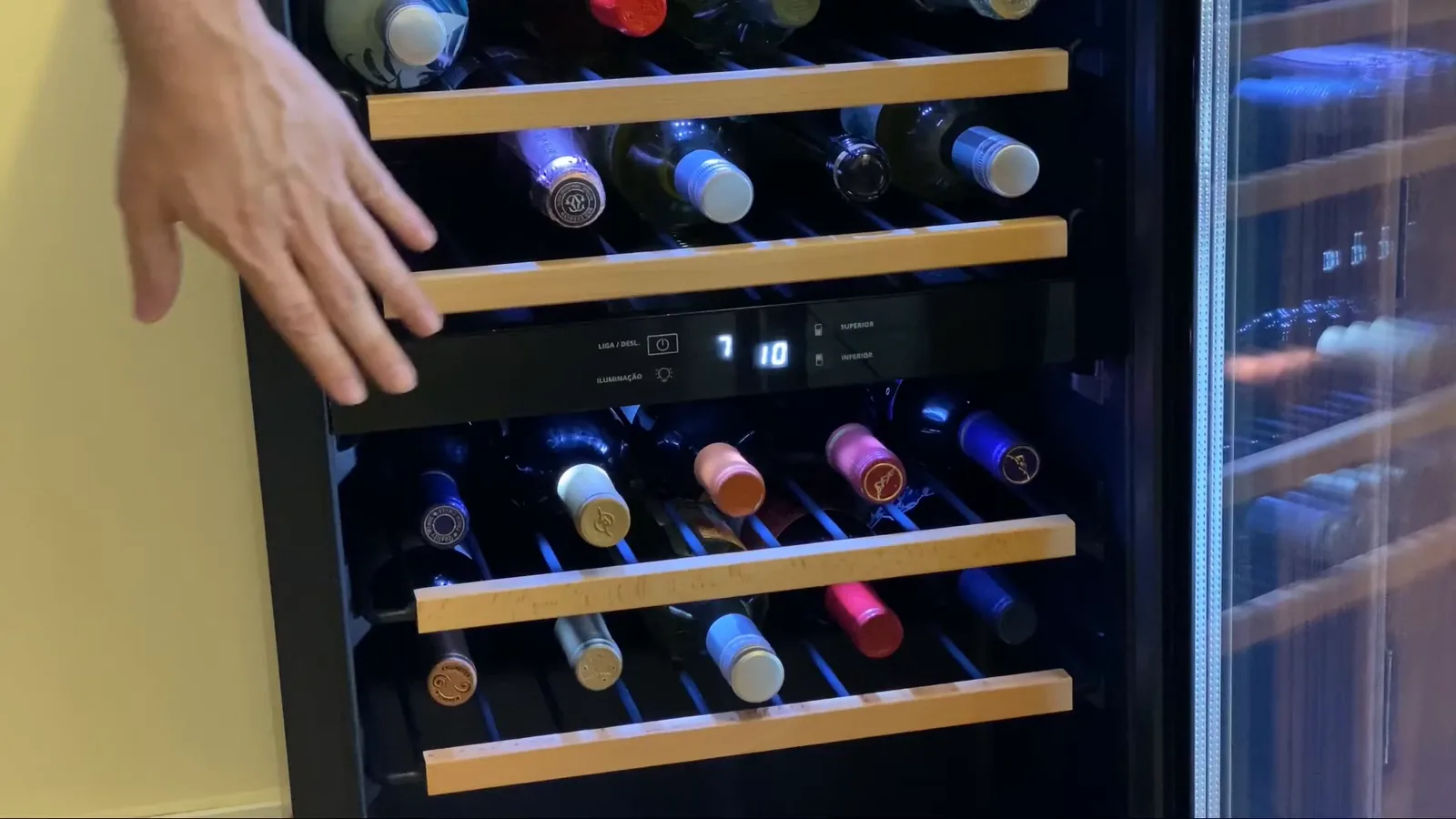 Painel digital Dual Zone com controle de temperatura para vinhos