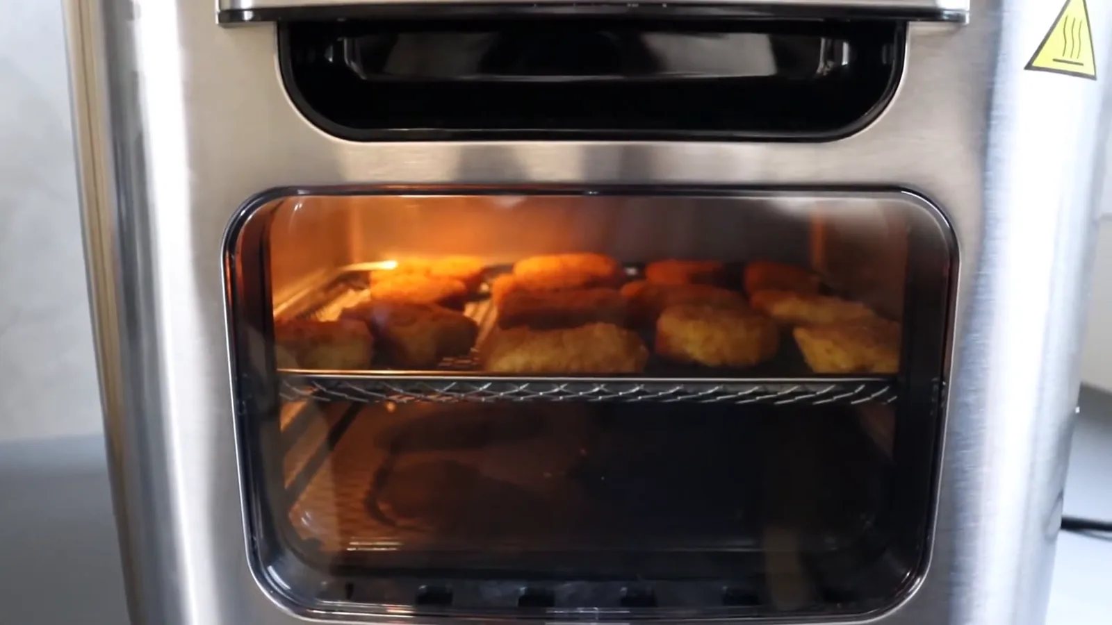 Visor transparente com luz interna durante o preparo dos alimentos