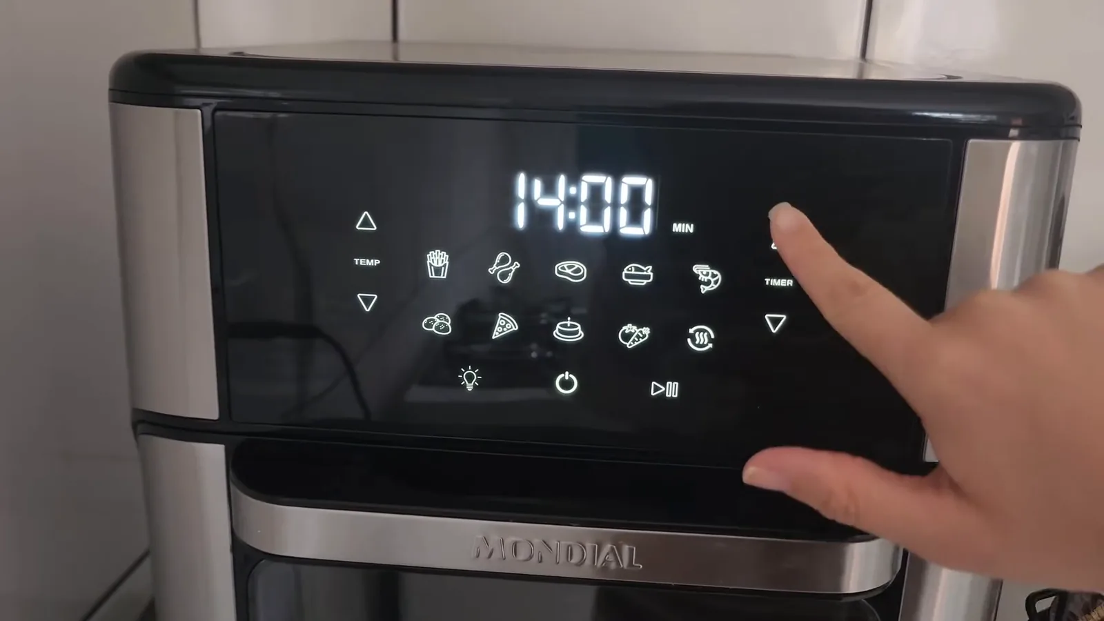 Painel digital touch da air fryer com ajuste de tempo e temperatura