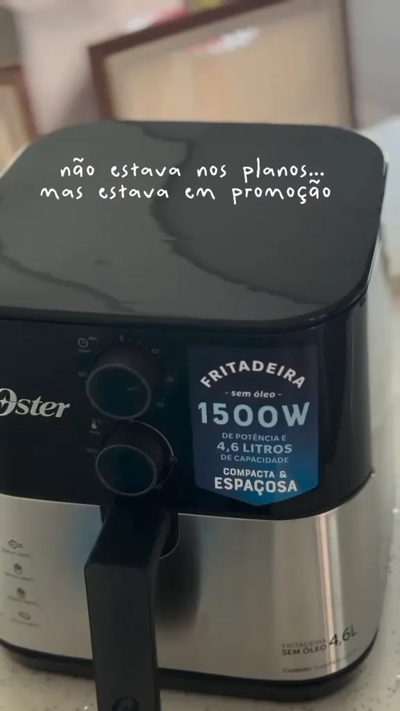 Painel frontal com botões seletores da air fryer Oster Compact