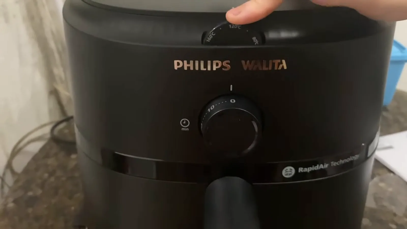 Ajuste do seletor analógico de tempo na air fryer Philips Walita