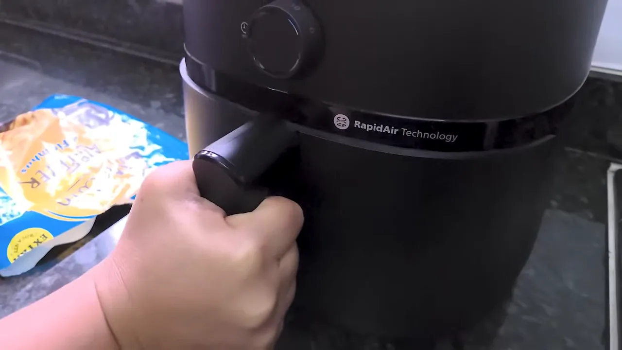 Fechamento do cesto e acionamento do timer na airfryer Philips Walita