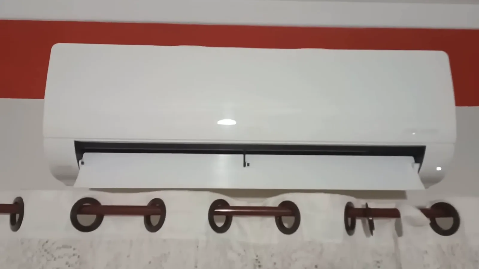 Unidade evaporadora do ar-condicionado LG Dual Inverter instalada na parede