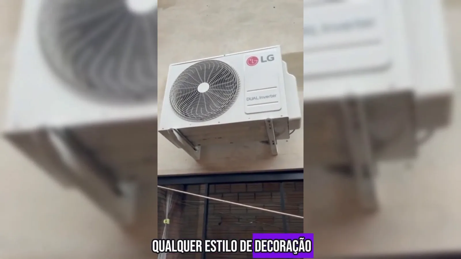 Unidade condensadora externa instalada em suporte na parede externa