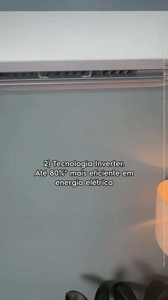 Aparelho de ar-condicionado Electrolux Color Adapt fixado na parede em funcionamento