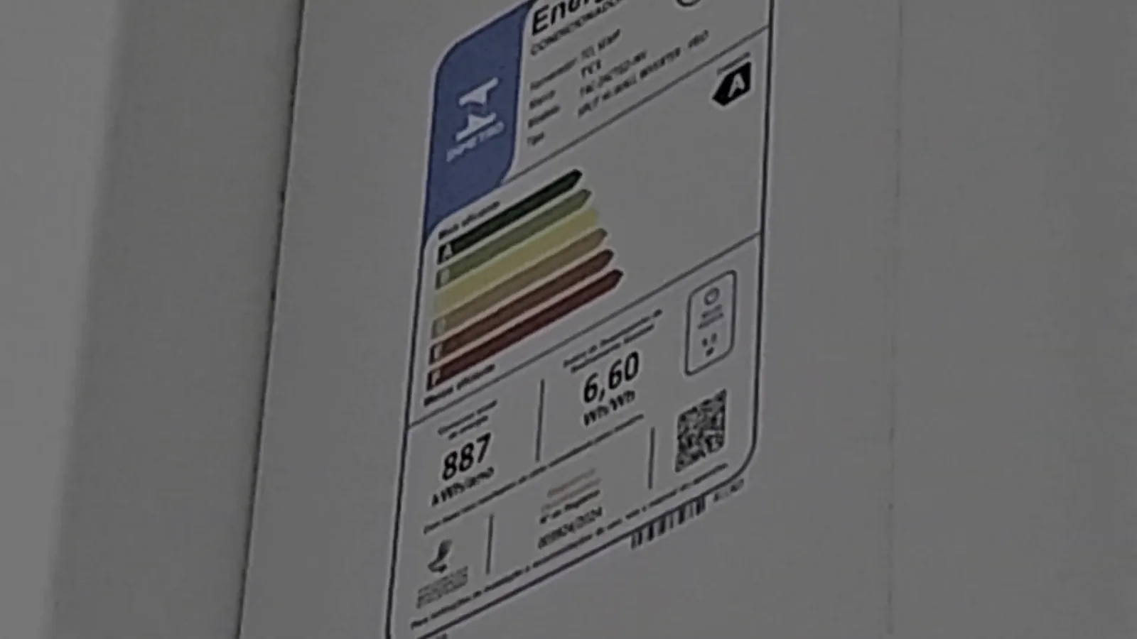 Selo de eficiência energética com consumo e classificação do aparelho