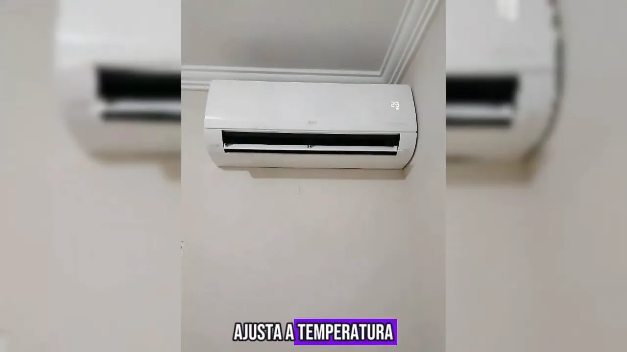 Aparelho evaporador funcionando silenciosamente no modo sleep com display ligado
