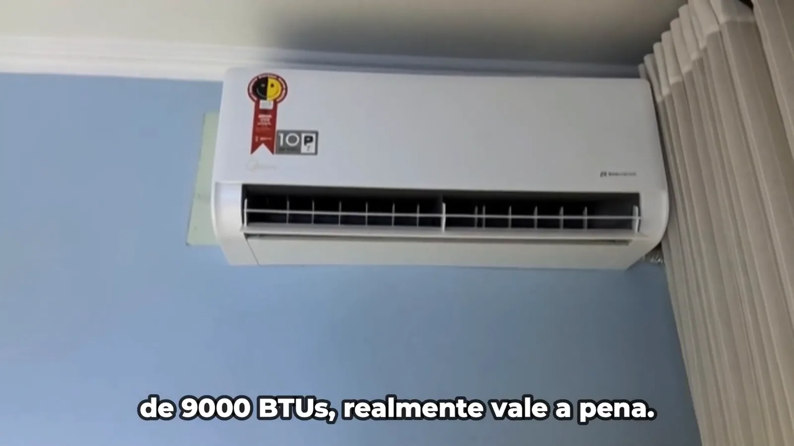 Evaporadora do ar-condicionado Midea instalada em parede interna