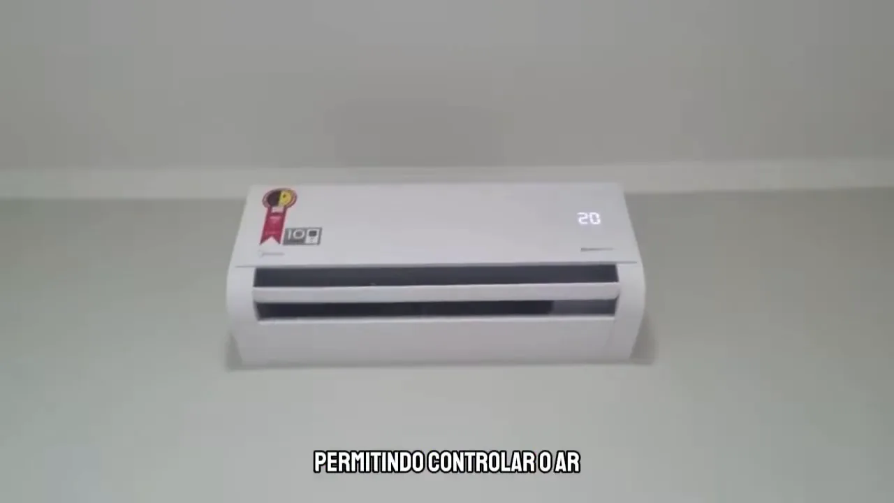 Ar-condicionado Midea AI Ecomaster instalado na parede em funcionamento