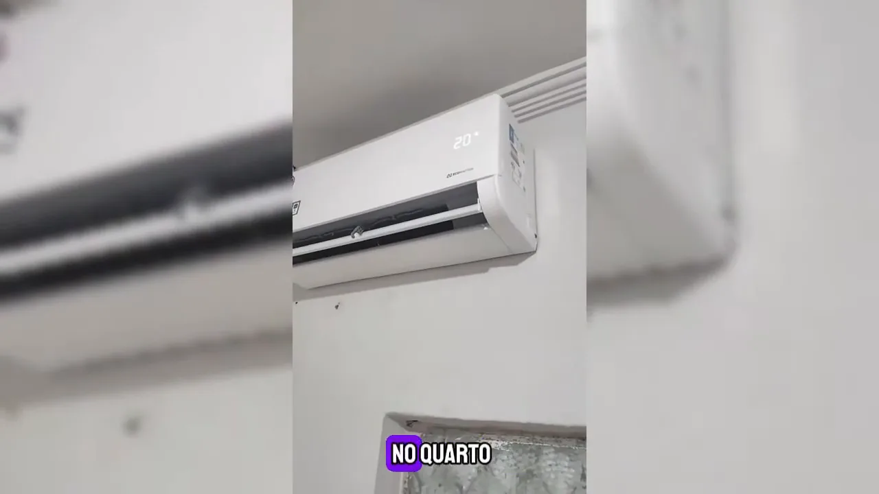 Visor digital do ar-condicionado Midea em operação no quarto