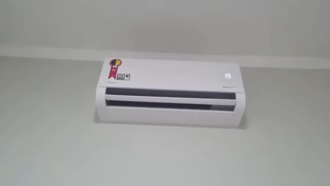 Ar-condicionado Midea alterando a temperatura no display digital