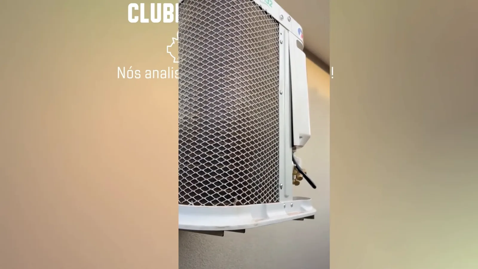 Unidade condensadora externa do ar-condicionado Gree instalada na parede