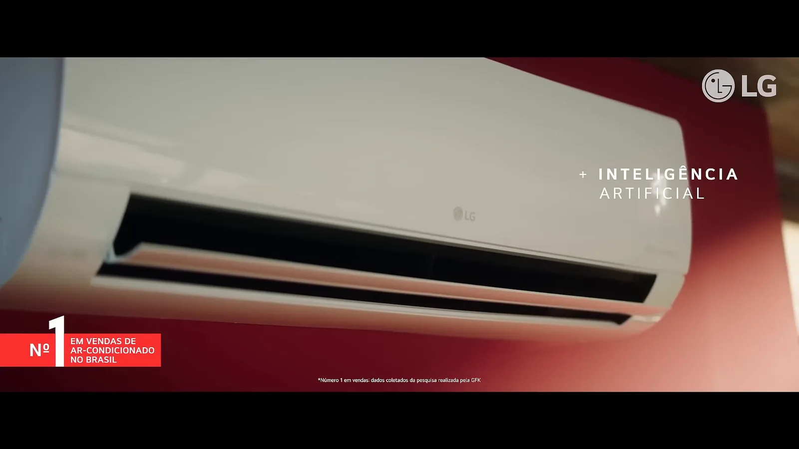 Ar-condicionado split LG Dual Inverter instalado e refrigerando o ambiente