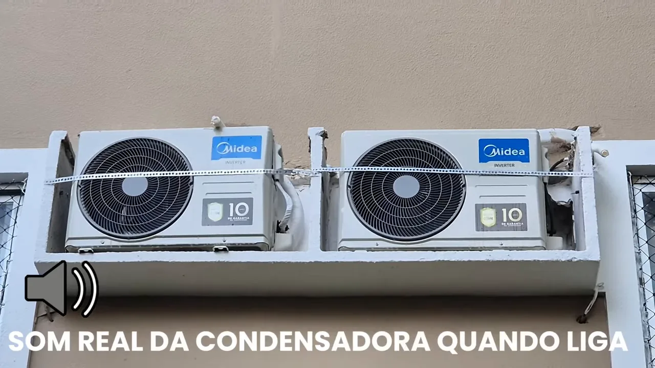 Condensadora externa do ar-condicionado Midea com hélice em rotação contínua