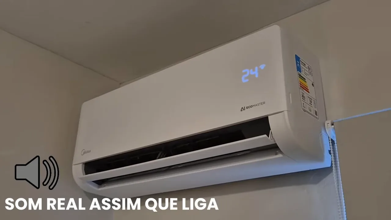 Aleta do ar-condicionado Midea AI Ecomaster se movimentando ao ligar
