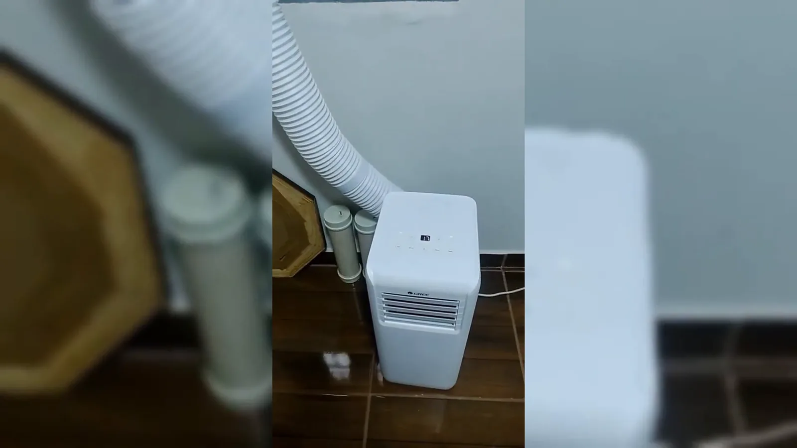 Ar-condicionado portátil Gree Aovia instalado próximo à janela com duto de exaustão