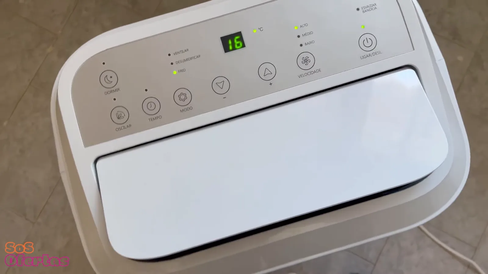 Ar-condicionado portátil Philco ligado com painel digital em 16 graus