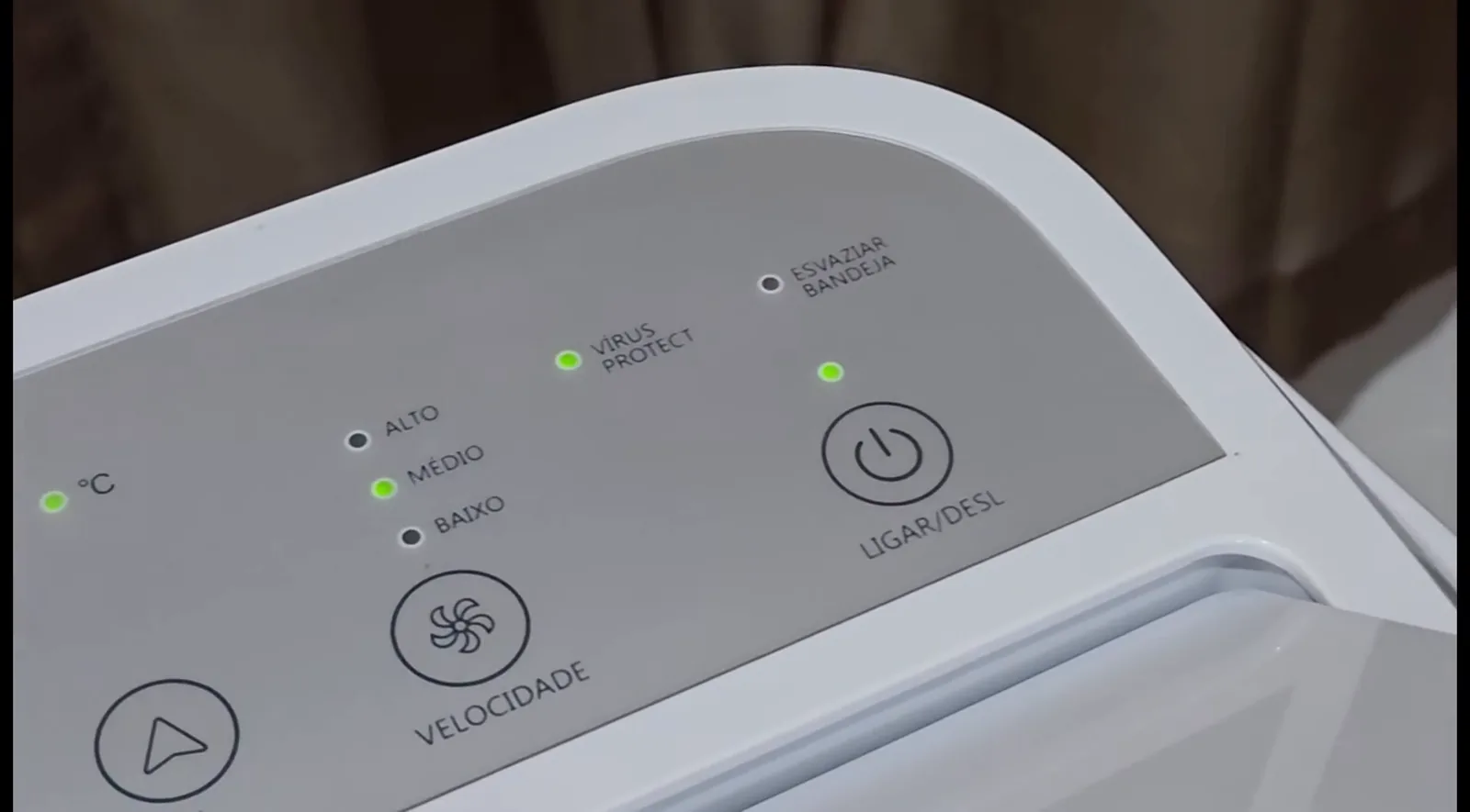 Indicador da tecnologia Virus Protect aceso no painel do aparelho