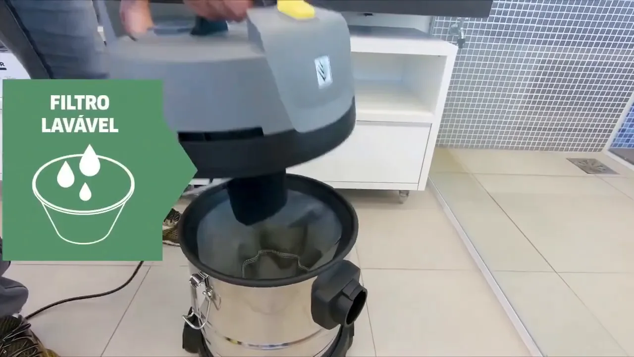 Retirada do filtro lavável de tecido do reservatório em inox