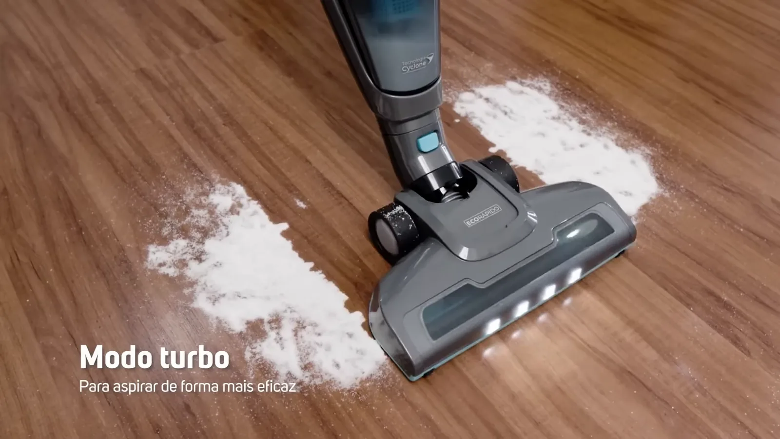 Aspirador WAP Eco Rápido limpando resíduos no chão em modo turbo