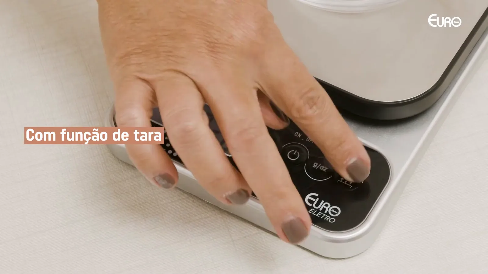 Visor digital zerado da balança Euro Home após usar a tara
