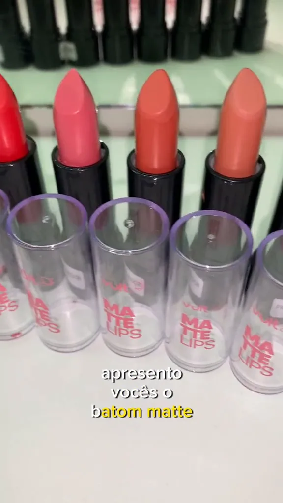 Batom em bala Vult Matte Lips com diversas tonalidades na bancada