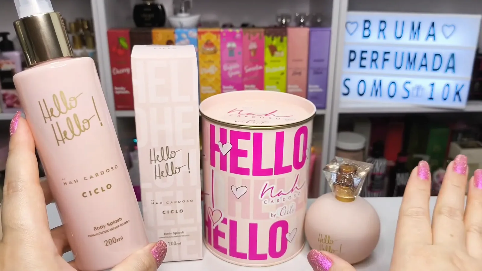 Body splash Hello Hello da Ciclo Cosméticos exibido em frasco rosa