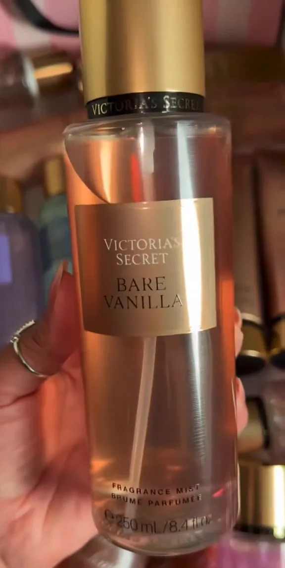 Frasco frontal do body splash Bare Vanilla da Victoria's Secret
