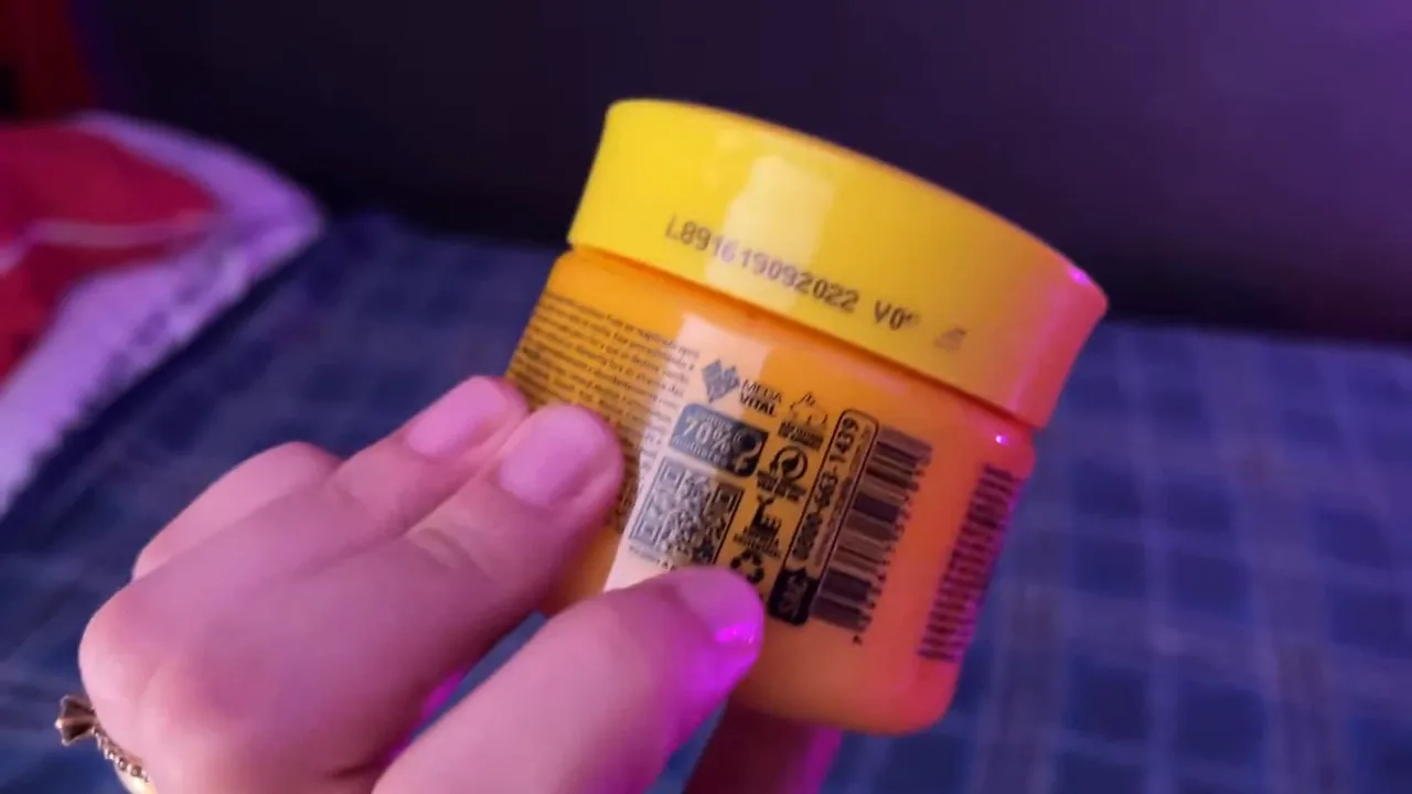 Manuseio do pote de botox capilar Probelle Zero Absoluto