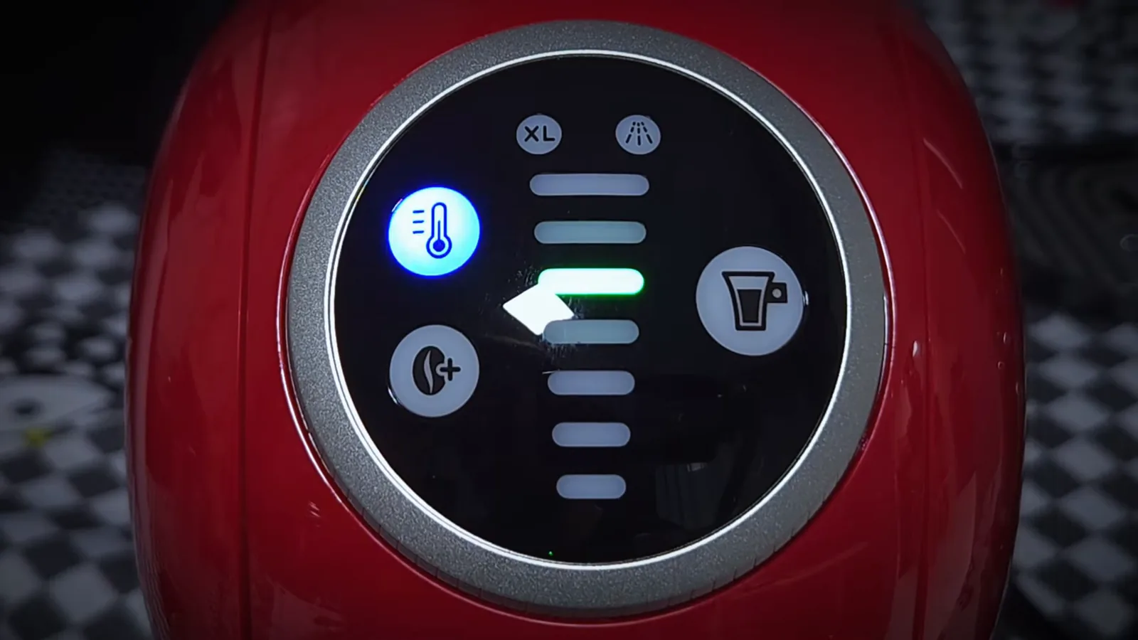 Seleção de temperatura no painel digital da cafeteira Genio S Plus