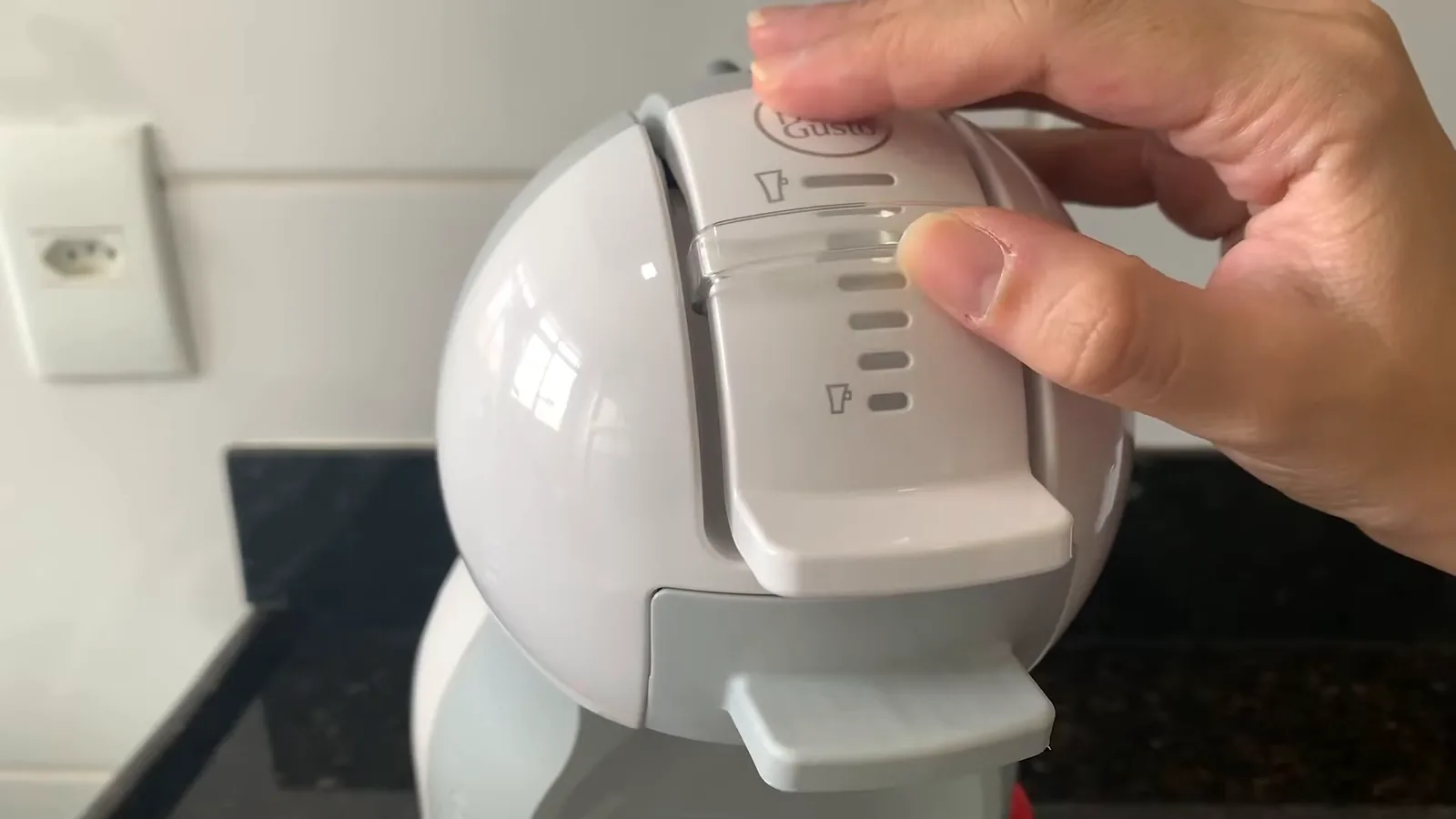 Ajuste do seletor de dosagem na cafeteira Arno Mini Me