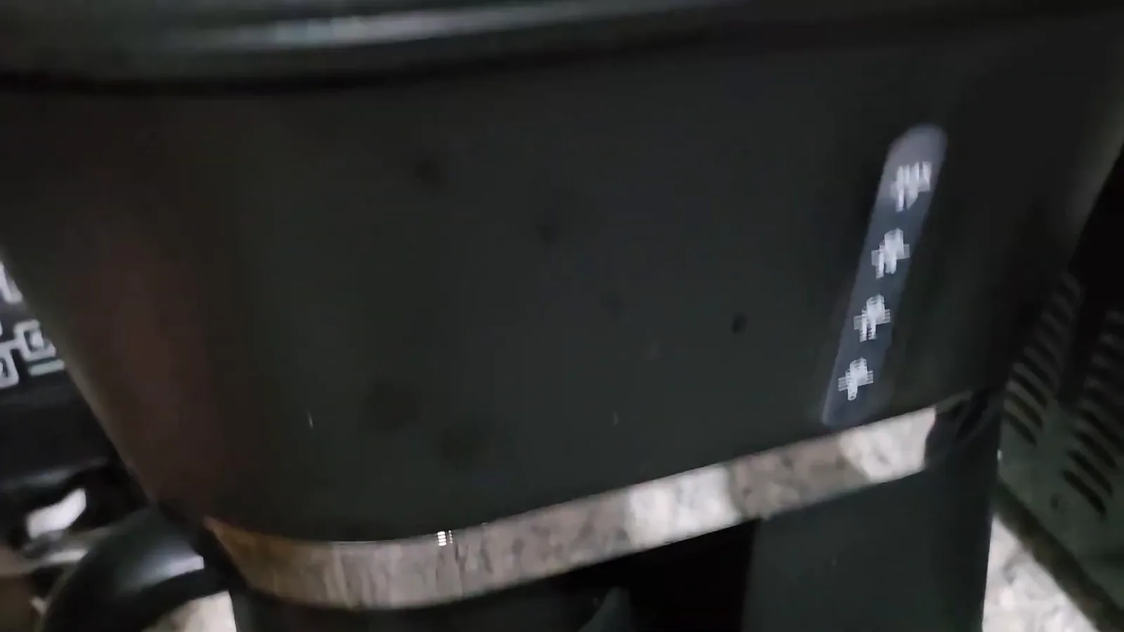 Cafeteira elétrica Oster em funcionamento preparando o ciclo de água