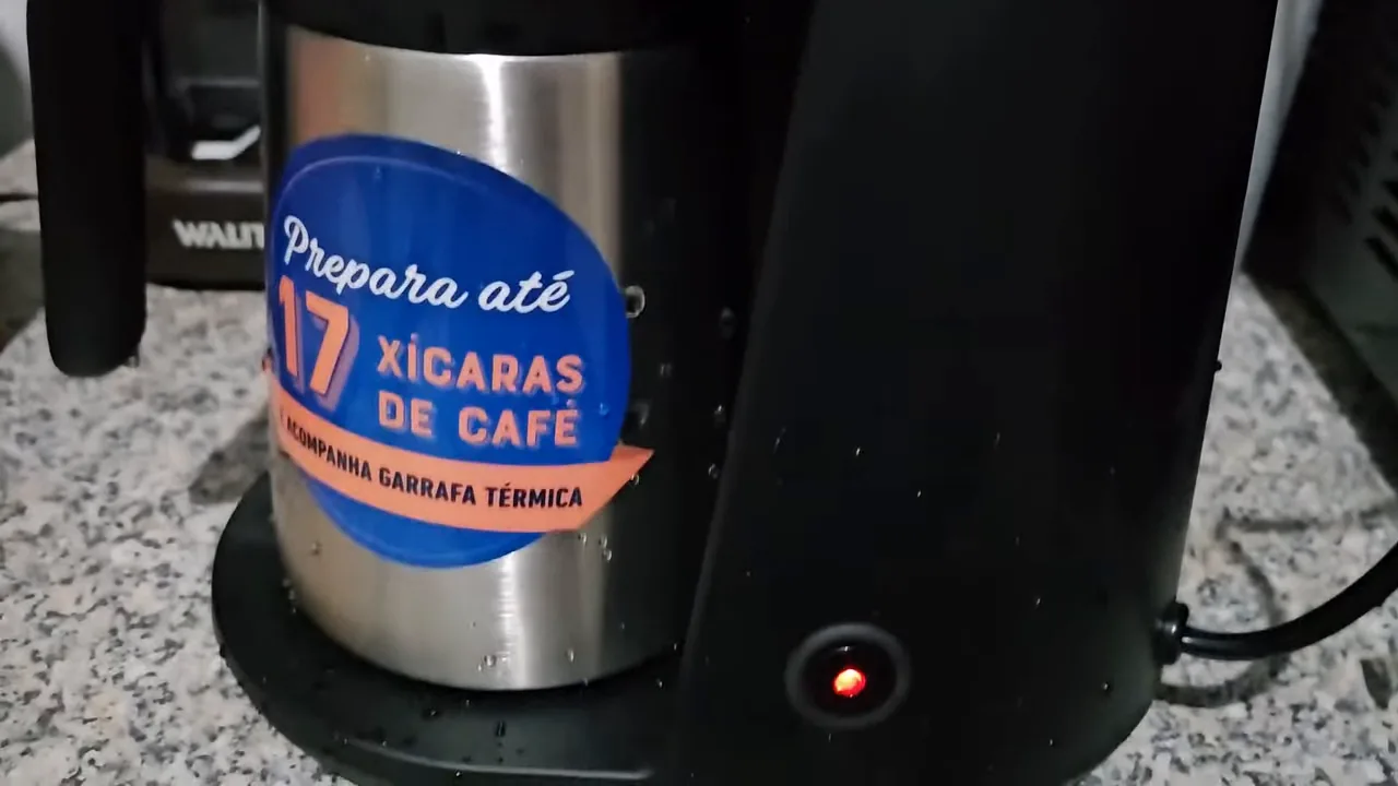 Luz indicadora apagando após finalizar o ciclo na cafeteira Oster