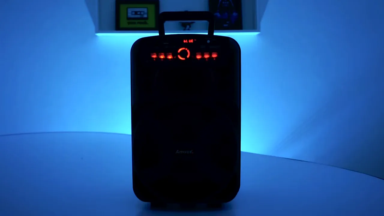 Caixa amplificada Gigante II reproduzindo música com iluminação LED sincronizada