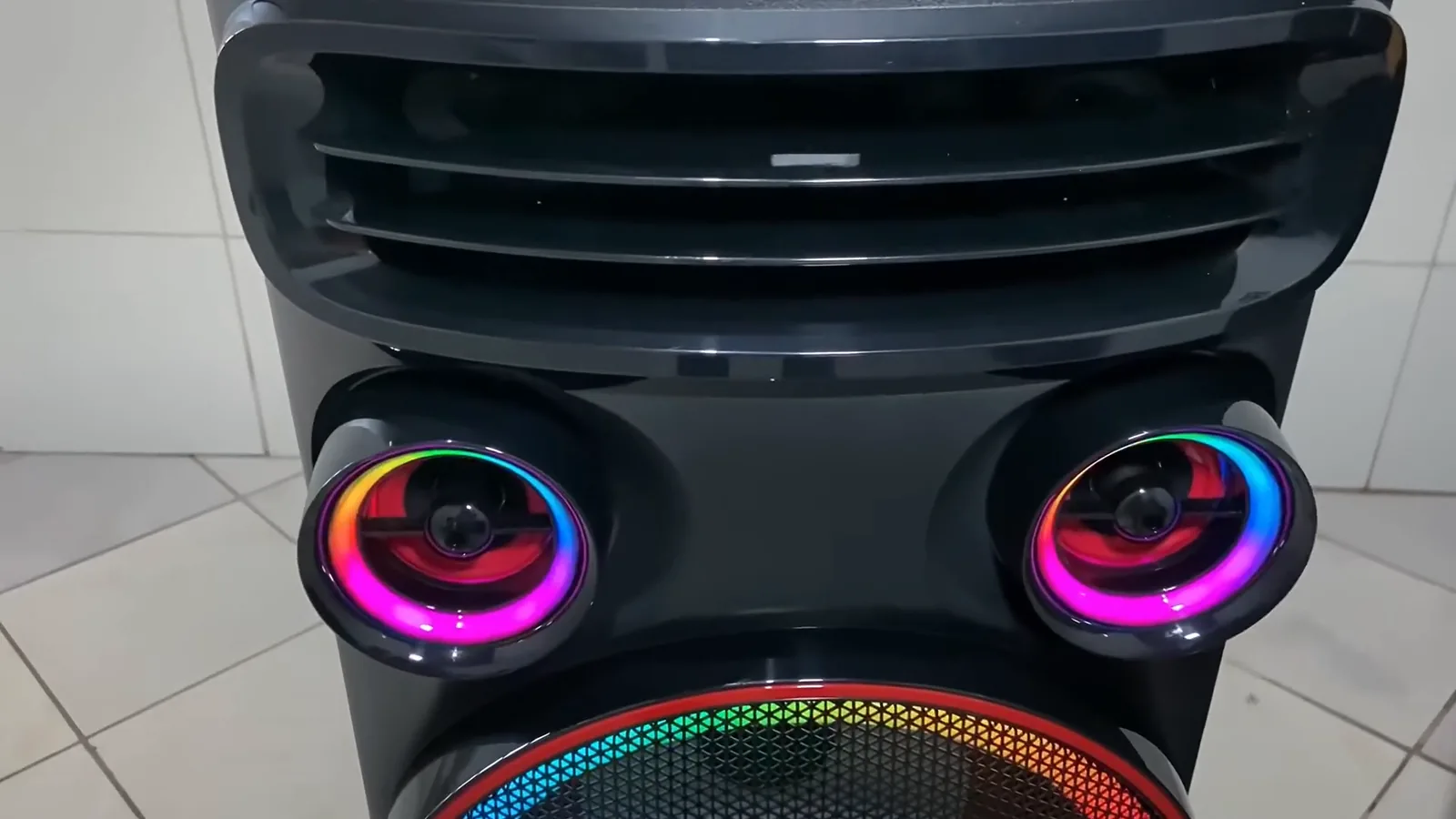 Tweeters e alto-falantes médios da torre Aiwa com iluminação LED