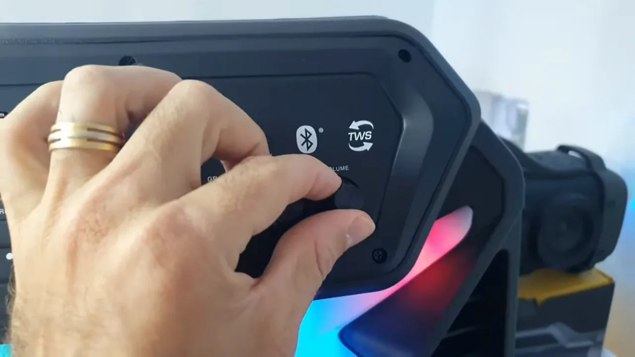 Ajuste do botão de volume com display digital em funcionamento