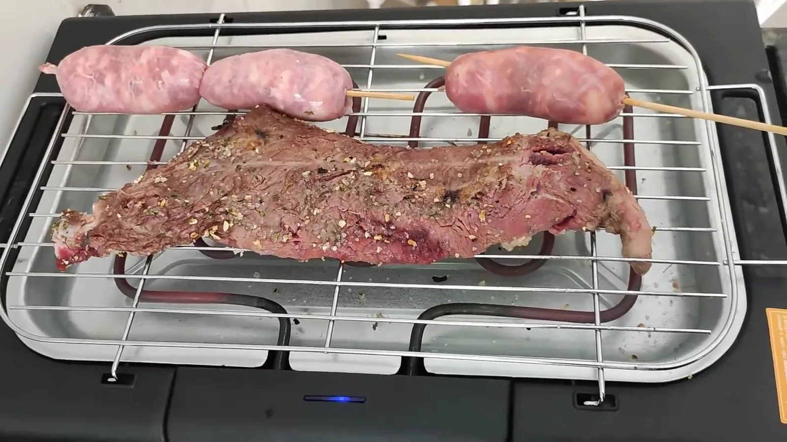 Grelhado de carne e espetinhos na churrasqueira Cadence Grill Menu