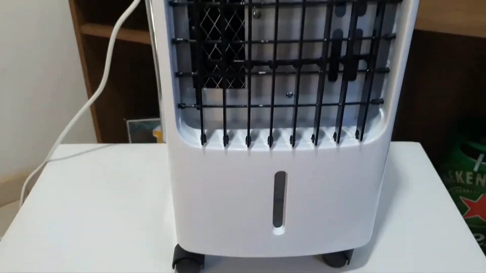 Climatizador de ar Britânia BCL05FI ventilando em ambiente residencial