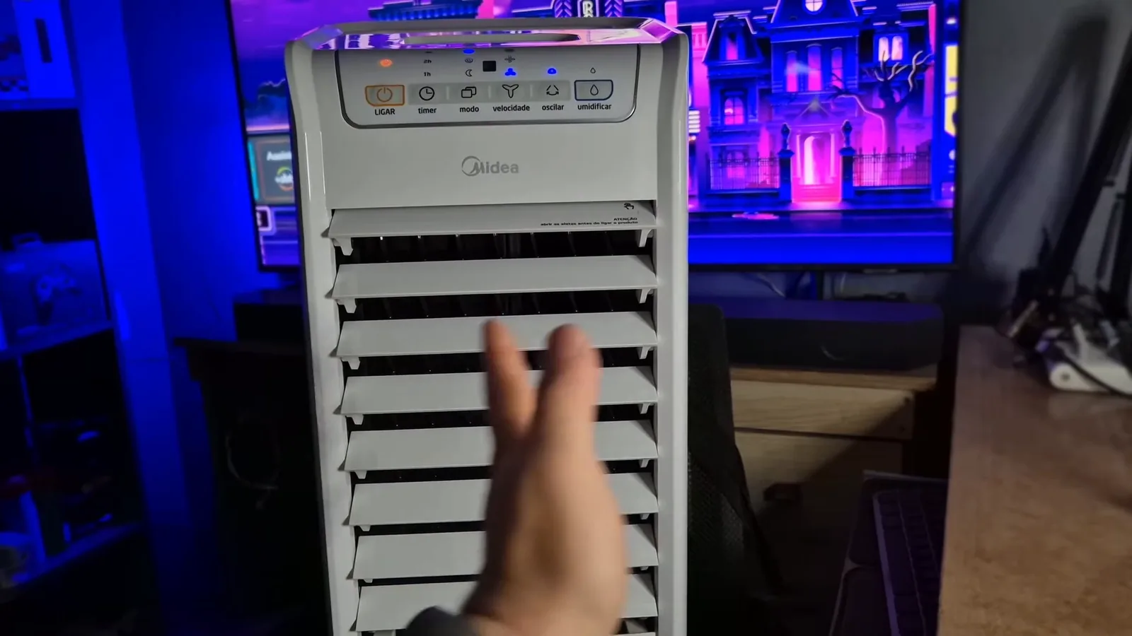 Climatizador Midea em funcionamento com oscilação horizontal de ar ativada