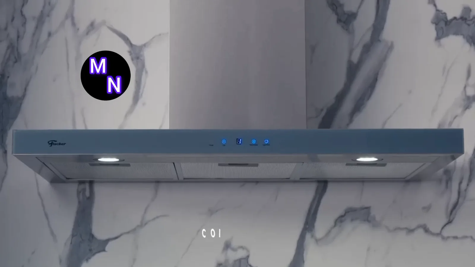 Coifa Fischer Infinity instalada na parede com iluminação LED em funcionamento
