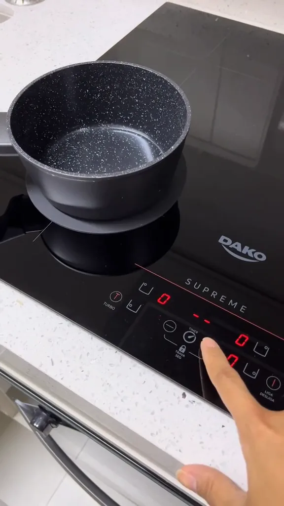 Painel touch do cooktop Dako Supreme com potência ajustada no nível máximo