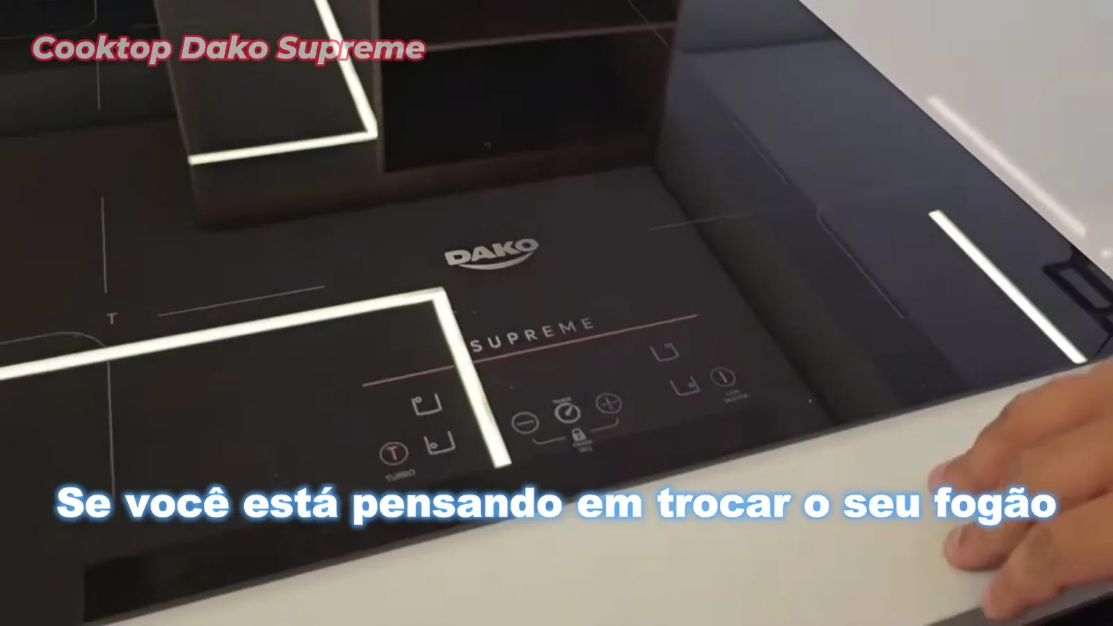 Acionamento das funções no painel touch do cooktop Dako Supreme