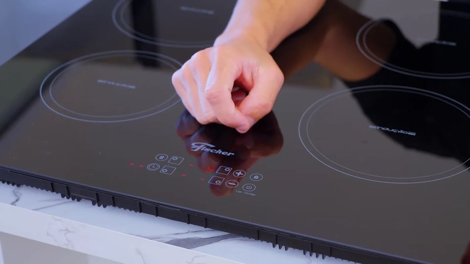 Ajuste dos níveis de potência no painel touch do cooktop Fischer