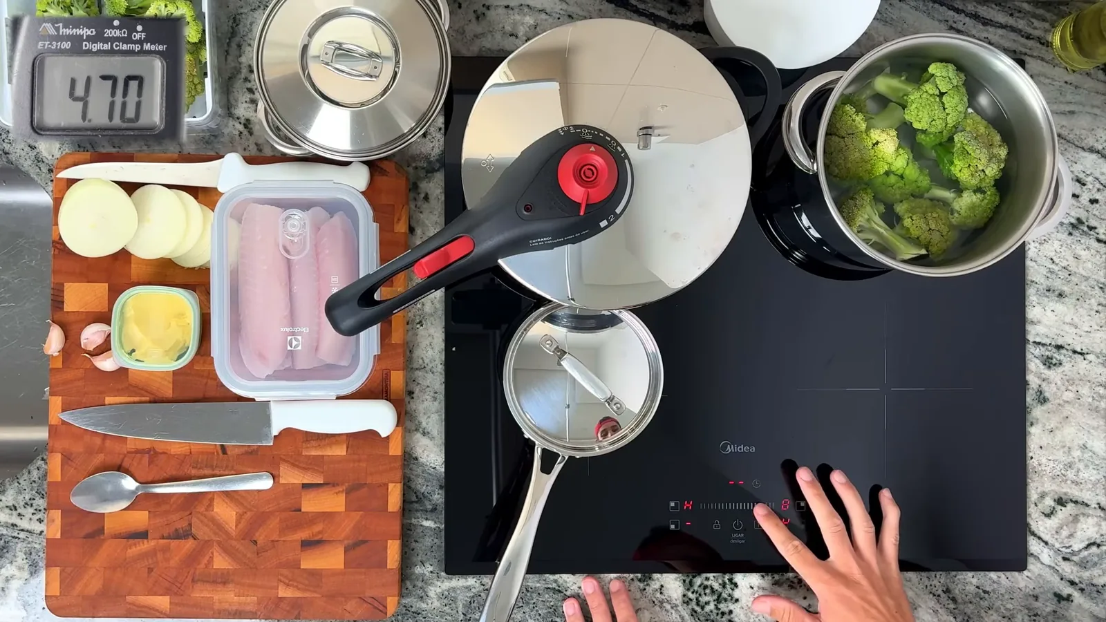 Ajuste de potência no controle deslizante do cooktop de indução