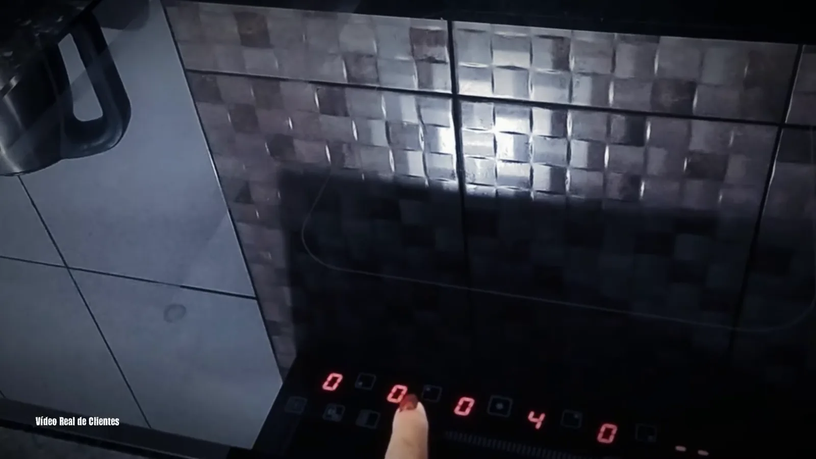 Painel touch do cooktop Dako Select com controles deslizantes digitais
