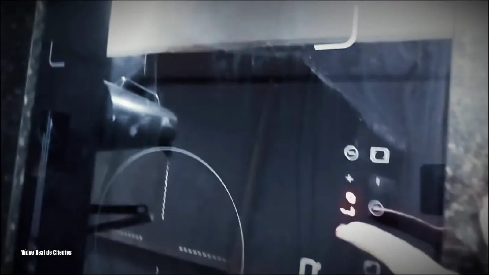 Cooktop HQ fervendo água rapidamente em panela sobre a zona