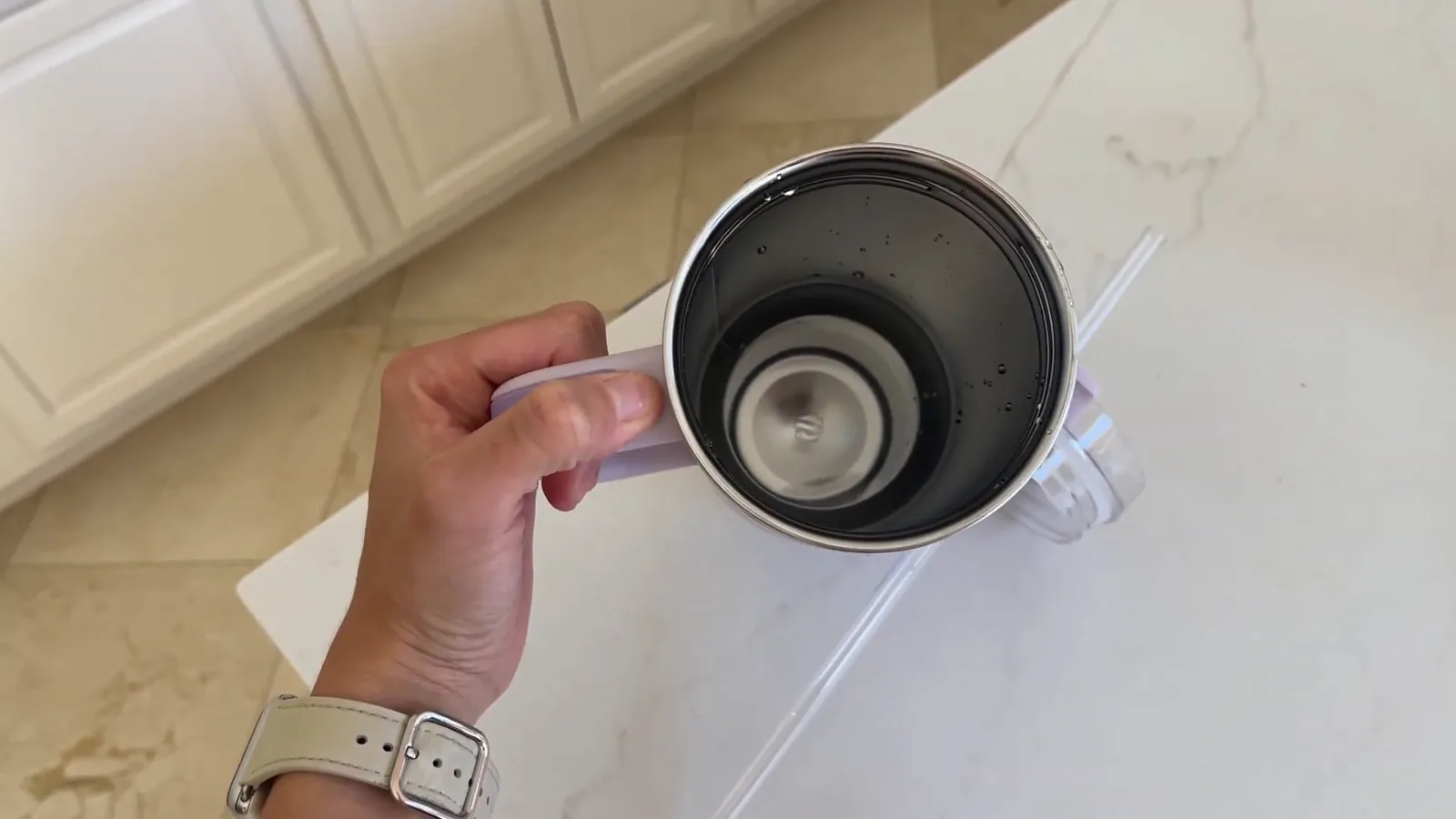 Interior em aço inoxidável com isolamento térmico de parede dupla