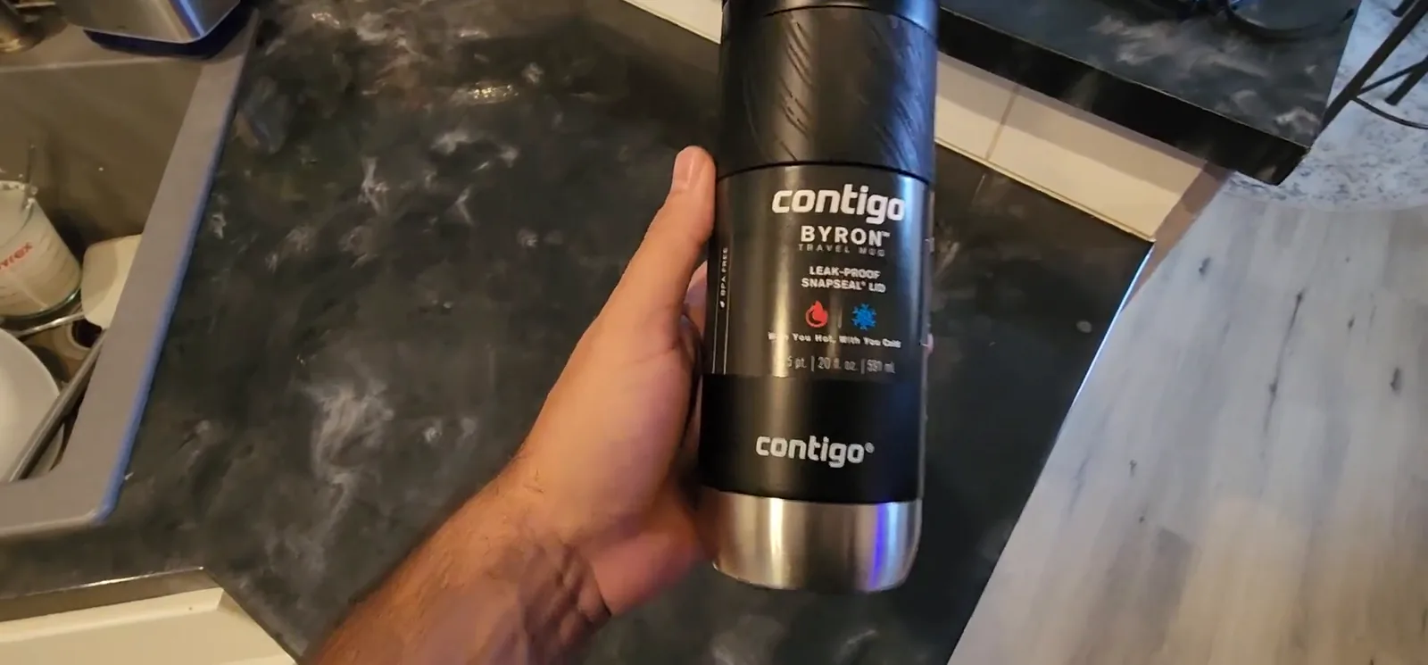 Copo térmico Contigo SnapSeal Byron com empunhadura texturizada antiderrapante