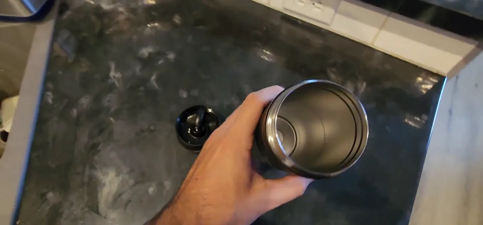 Interior em aço inoxidável com parede dupla com isolamento térmico