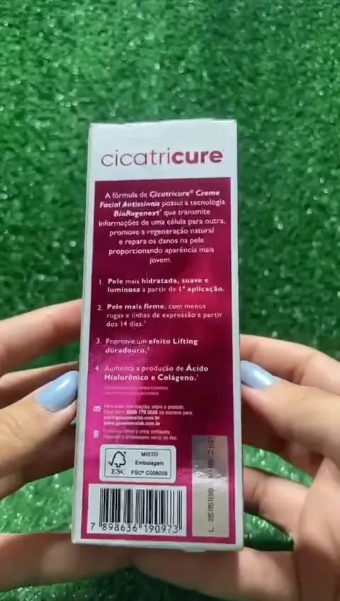 Verso da embalagem do creme facial Cicatricure Antissinais com especificações